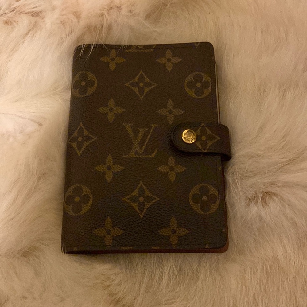 AUTHENTIC LOUIS VUITTON small agenda